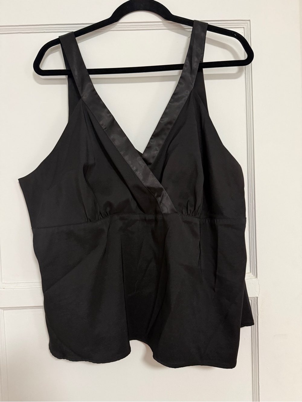 Vintage Torrid Women’s Black Satin-Trim V-Neck Tank size 2x